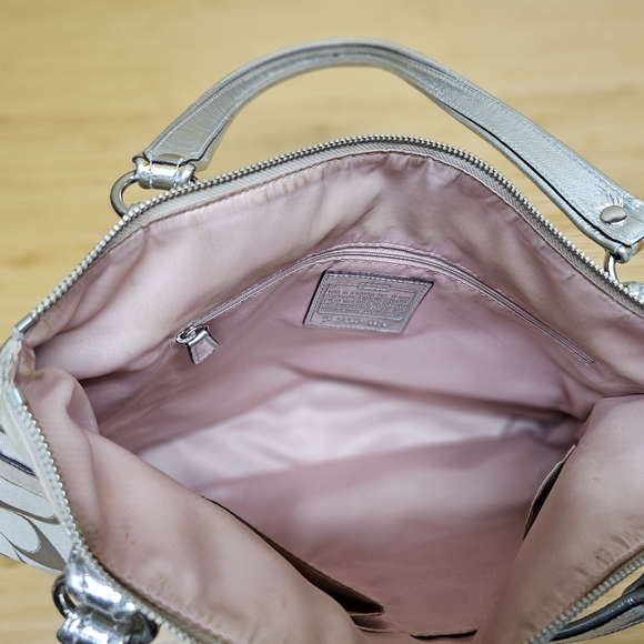 Coach purse‎ - Picture 3 of 5